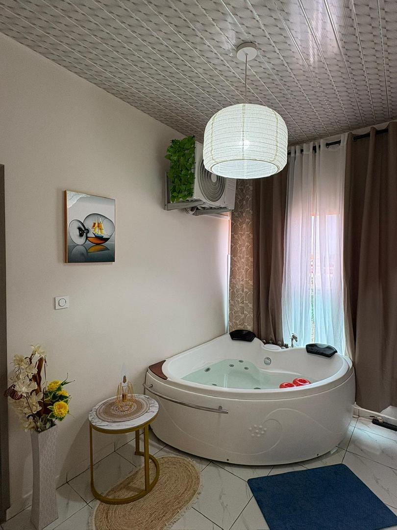 Studio haut standing avec jacuzzi à louer